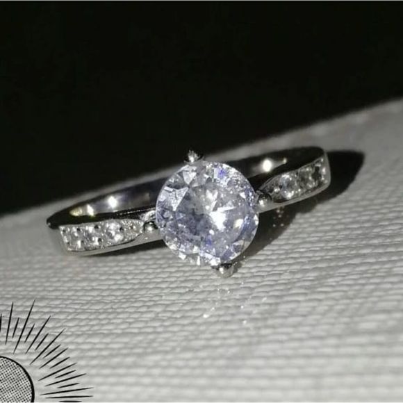 925 Sterling Silver Ring with Cubic Zirconia Class - Picture 1 of 4